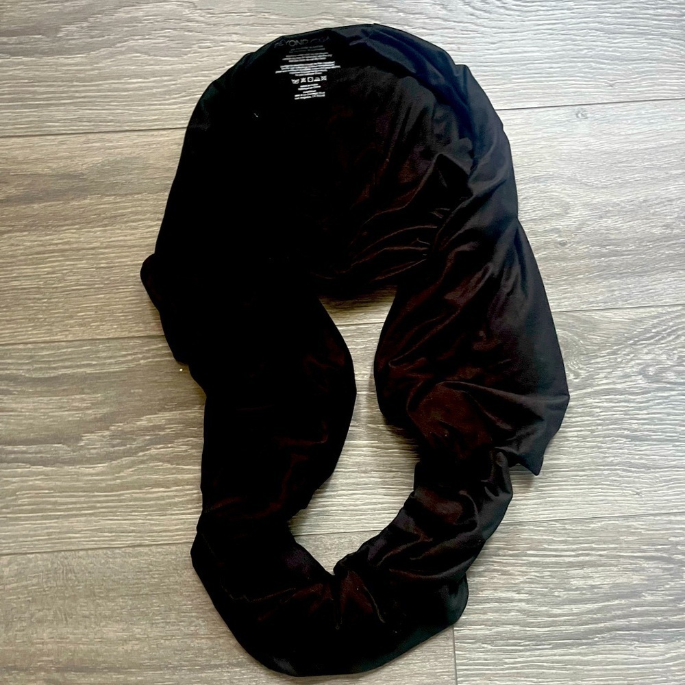 Beyond Yoga Black Infinity Scarf Pocket Fall Winter Casual Accessory Warm Cozy